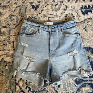 ABERCROMBIE CURVE LOVE HIGH RISE 4” MOM SHORT